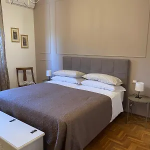  Bed & Breakfast Residenza Sandrini Italia